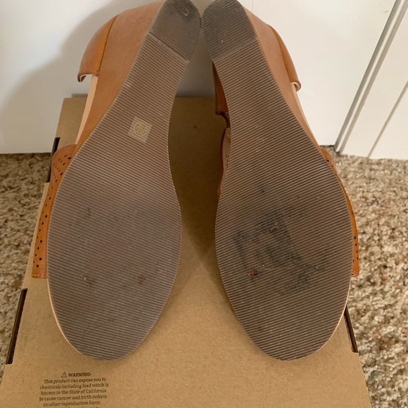 Journee Aretha Wedge Sandal - Womens Size 6.5 - Picture 7 of 9